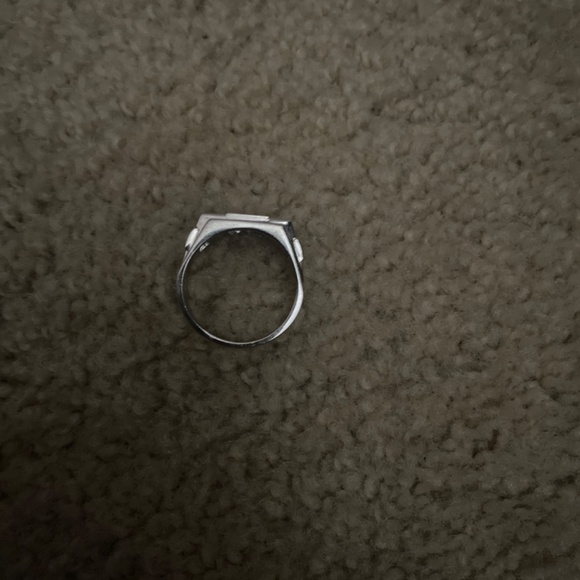 Mens gold ring - Picture 3 of 5